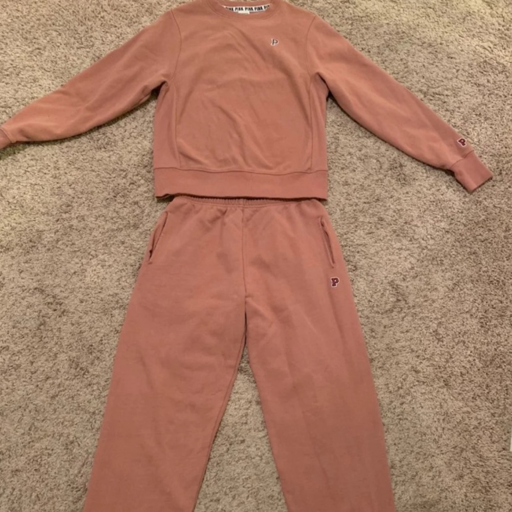 VS PINK sweatsuit